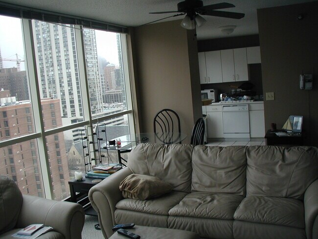 Foto del edificio - 1212 N La Salle Dr