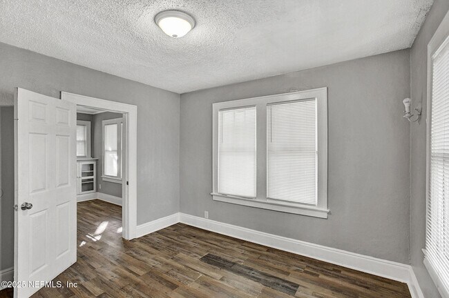 Foto del edificio - 1431 W 26th St