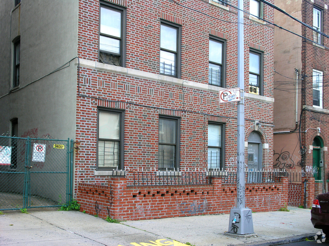 Building Photo - 1357 Teller Ave