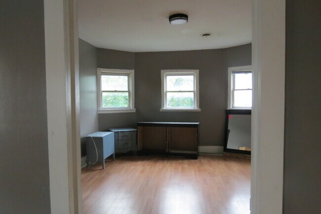 Master Bedroom - 928 Burnet Ave