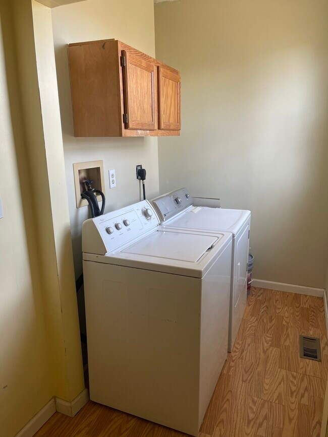 Foto del edificio - 2330 Parkland Ave