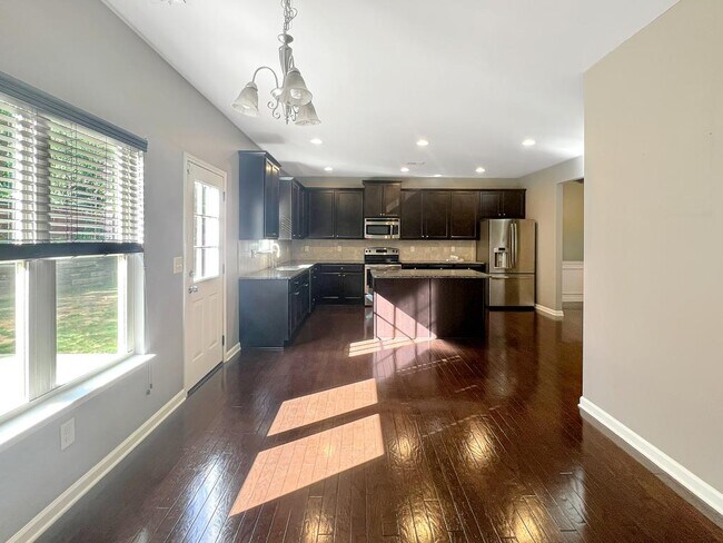 Building Photo - 802 Whitfield Oak Way NE
