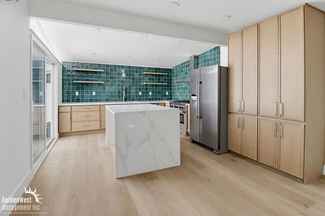 Building Photo - Beautifully Renovated 3Bdm 2Ba Apartment Home in San Diego!