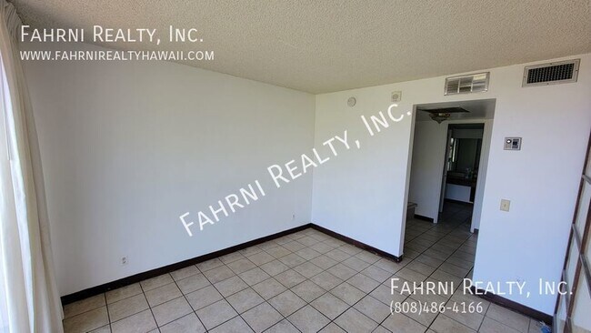 Foto del edificio - Tranquil 1 Bedroom Apartment Located in th...