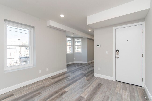 Building Photo - 1540 W Tioga St