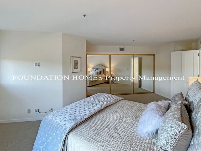 Building Photo - 1 br, 2 bath House - 100 Thorndale Dr  #133