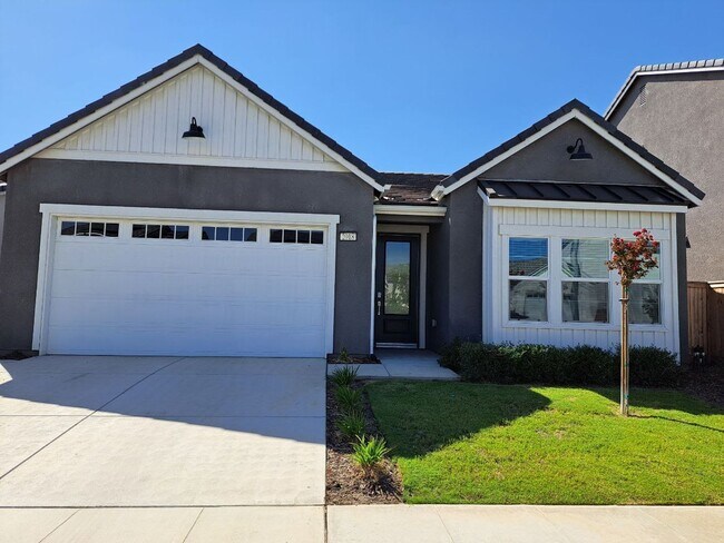 Building Photo - Charming Clovis Home in Heritage Grove – M...