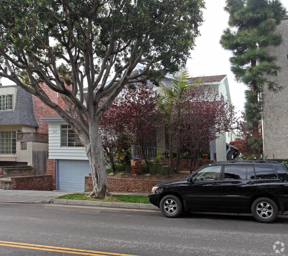 Building Photo - 848 20th St