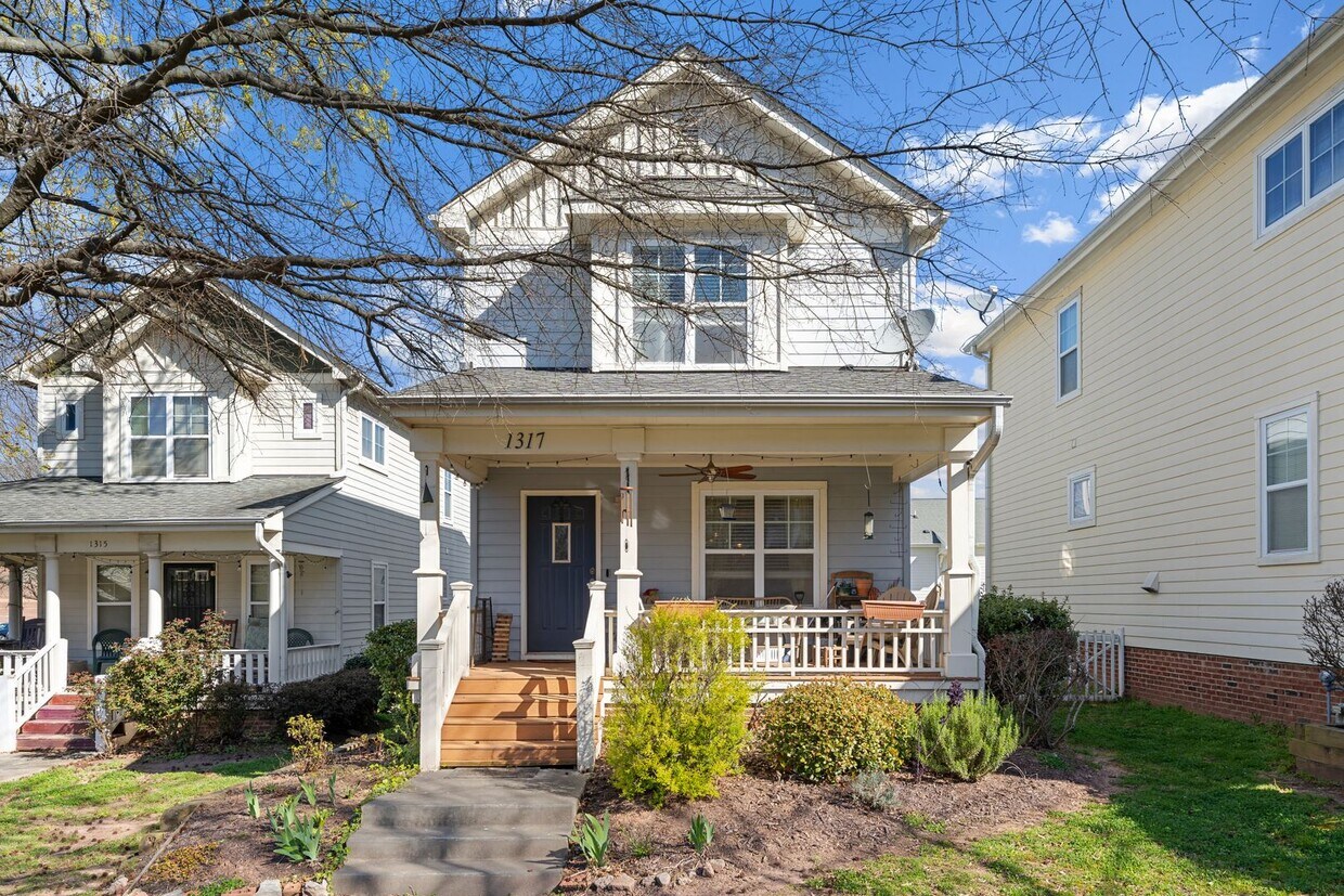 Primary Photo - Charming 3BR Row House near Downtown Durha...