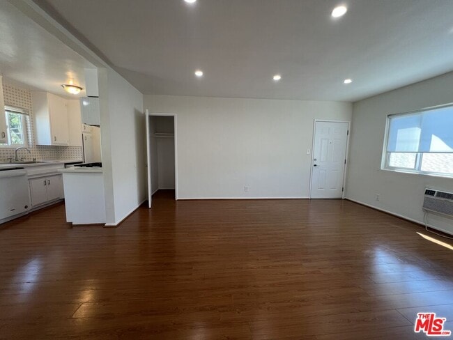 Foto del edificio - 2210 S Sycamore Ave