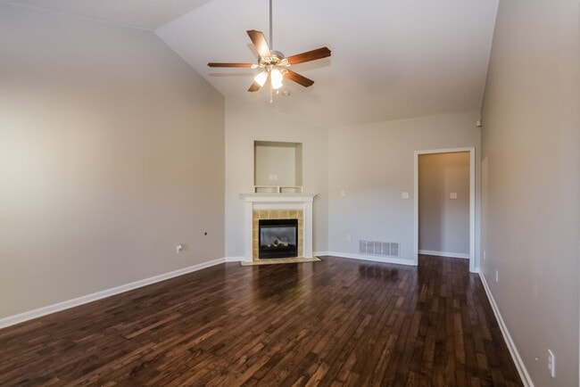 Building Photo - 1146 Warwick Pl