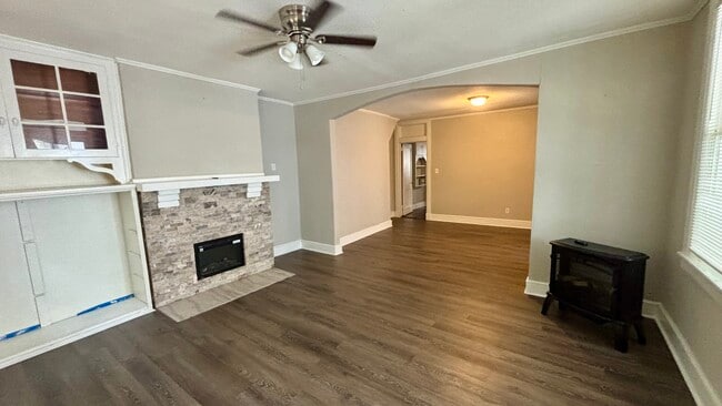 Building Photo - 335 S Capitol Pky