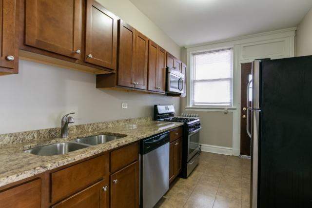 Building Photo - 3 bedroom in CHICAGO IL 60615