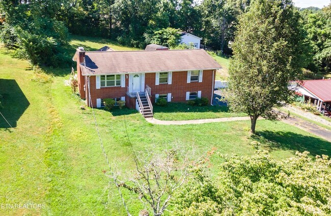 Building Photo - 6633 Wachese Ln