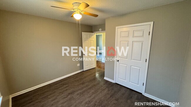 Foto del edificio - 101 Navy Cir