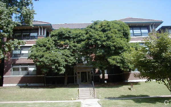 Building Photo - 5355 Pershing Ave
