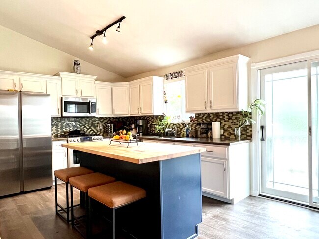 Foto del edificio - 3848 Sutherland Dr