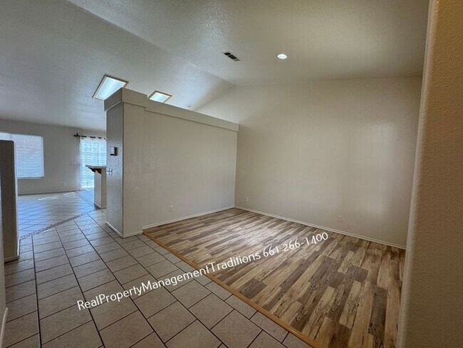 Building Photo - charming 3+2 in Lancaster