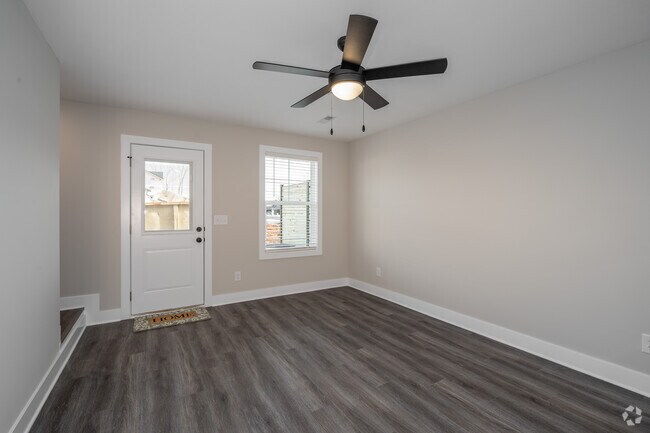 3 habitaciones, 3 baños - 1200 pies cuadrados - Sala de estar - Lafayette Landings