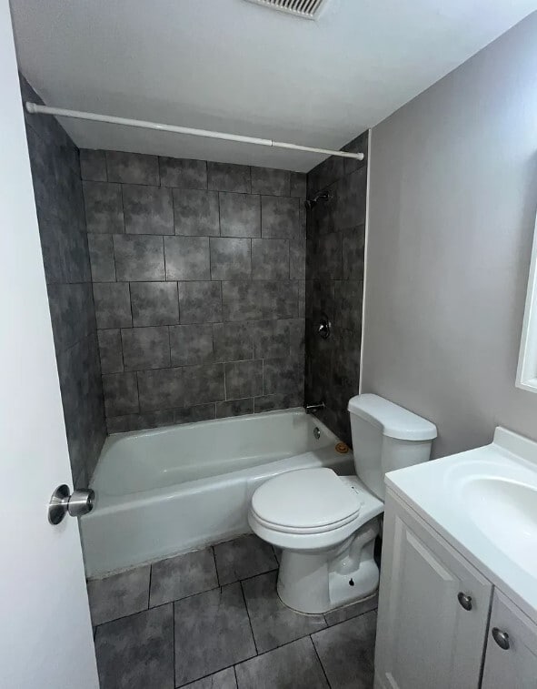 Building Photo - 4770 Kings Dr