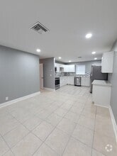 Building Photo - 1634 W 9th St