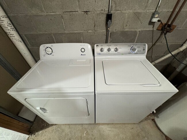 Building Photo - 4 Story Townhouse Sublet until End of Augu...