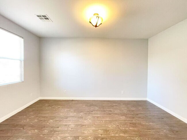 Building Photo - 202 Lynbrook St