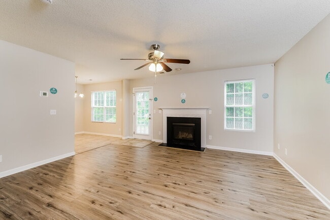 Building Photo - 1028 Quinlan Dr