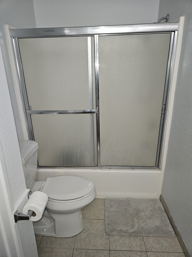 Building Photo - 2809 Los Felices Cir E