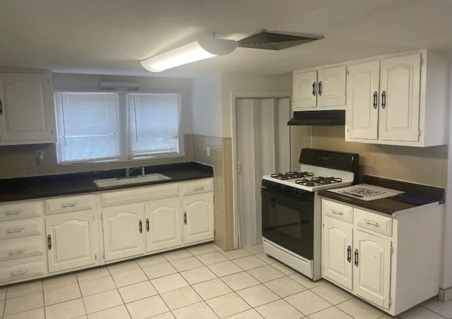 Foto del edificio - 7817 West Dr