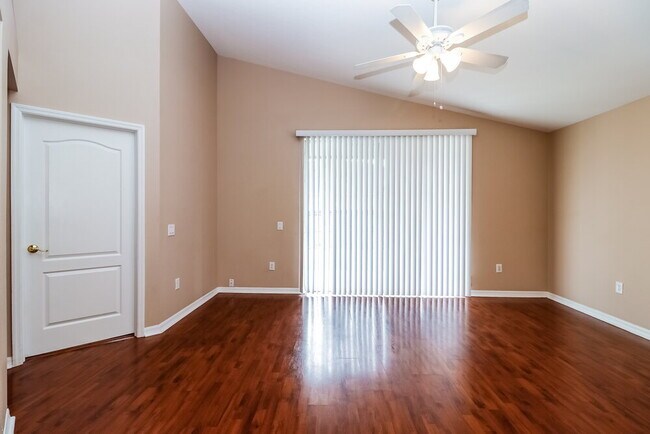 Foto del edificio - 30800 Birdhouse Dr