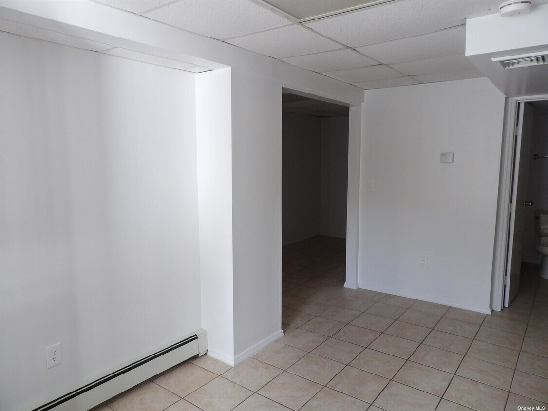 139 Raynor Rd, Ridge, NY 11961 House Rental in Ridge, NY