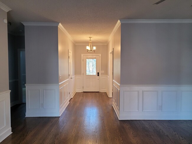 Building Photo - 850 Torrey Pines Dr