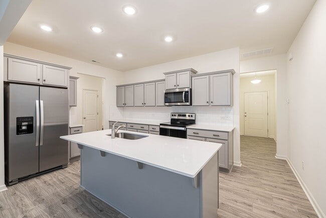 Building Photo - Paired 3br 2.5 with garage  minutes from s...