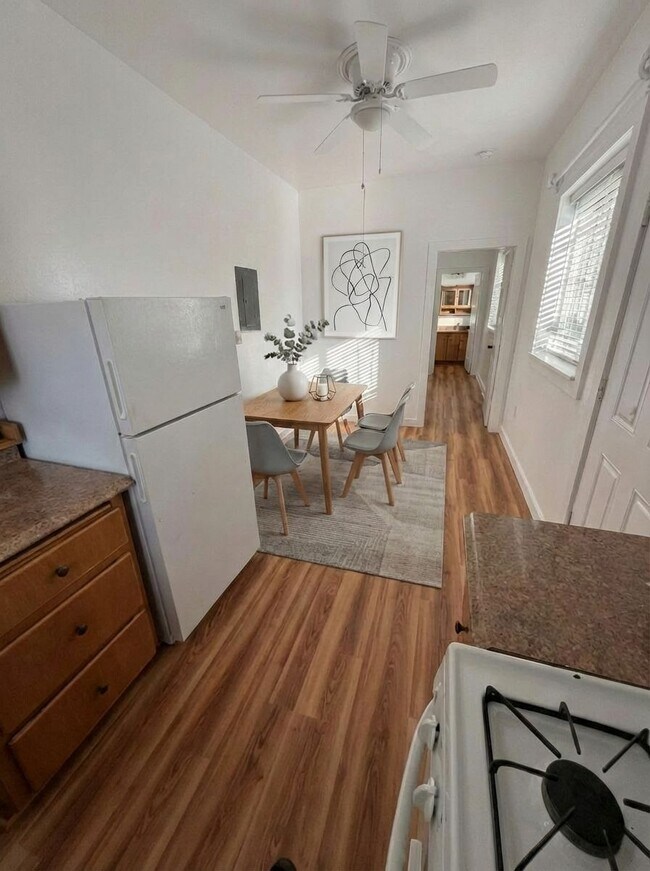 Foto del edificio - 13330 Clairmont Way