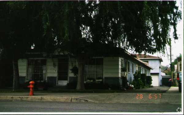 Building Photo - 151 N Beachwood Dr
