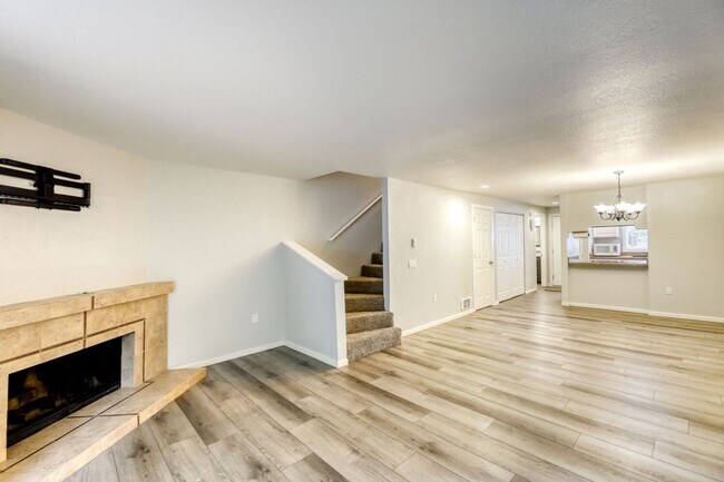 Foto del edificio - Updated and Well-Equipped 2 Bedroom 1.5 Bath Lynnwood Townhouse!
