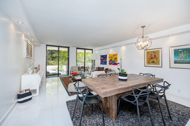 Building Photo - 141 Crandon Blvd