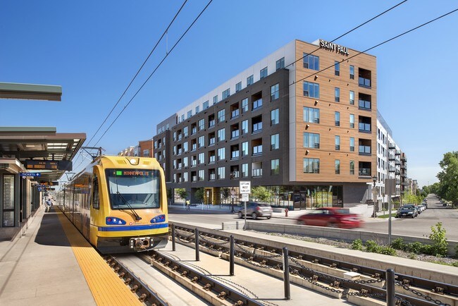 2700 University Apts y Estación del tren ligero West Gate - 2700 University LLC