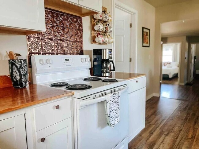 Building Photo - 3 Bedroom Home near NRG