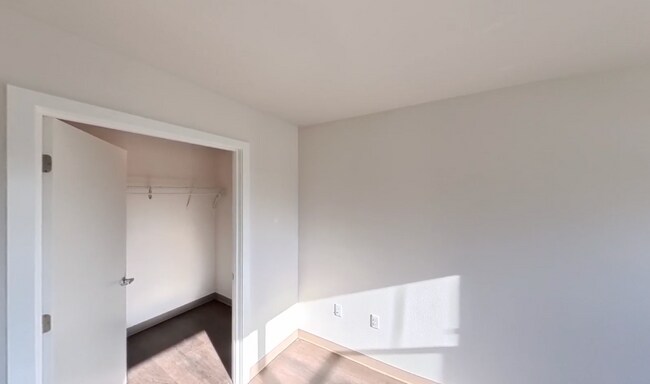 Foto del edificio - 900 N Oak Harbor St