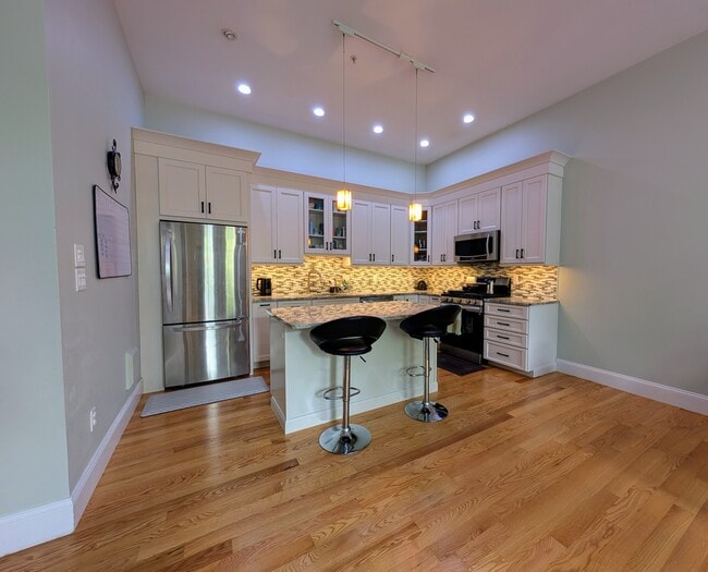 Kitchen-1 - 87 Franklin St