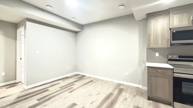 Building Photo - 482 Edgemont Dr NW