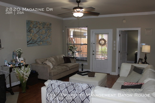 Building Photo - Beautiful Townhouse on Quiet Street