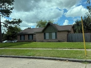 Building Photo - 6910 Pella Dr