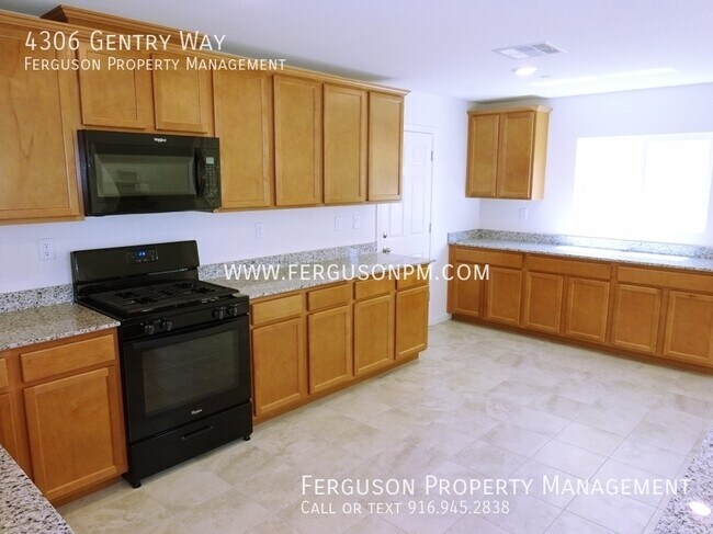 Foto del edificio - Like New Four Bedroom Solar Home in Rockli...