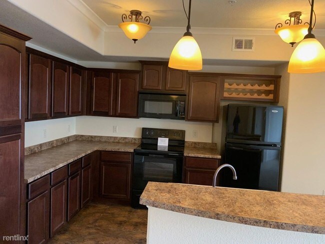 Building Photo - 2 br, 2 bath Apartment - 13660 Via Varra 109
