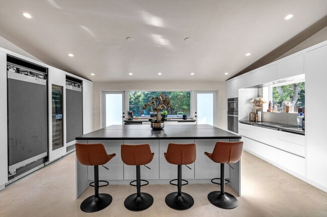 Building Photo - 5050 Biscayne Blvd