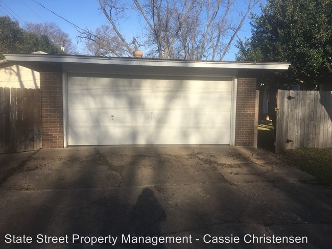 Building Photo - 3 br, 1.5 bath House - 1901 Brentwood St.