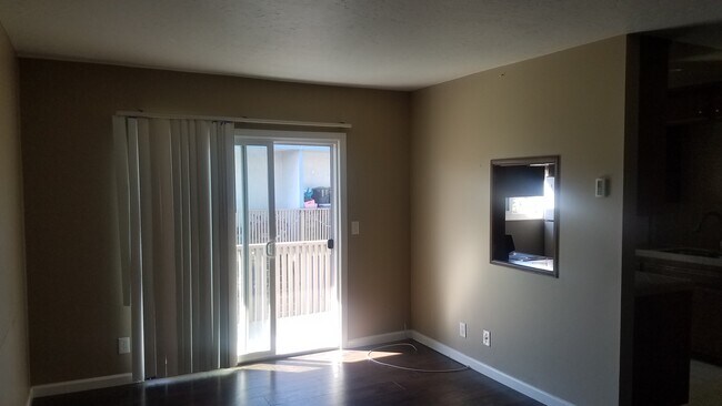 Livingroom - 340 Moss St